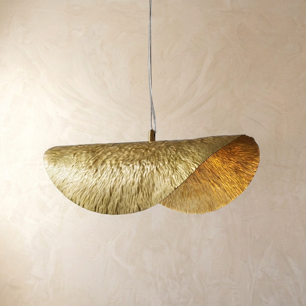 Blaad | Hammered Brass Pendant Light
