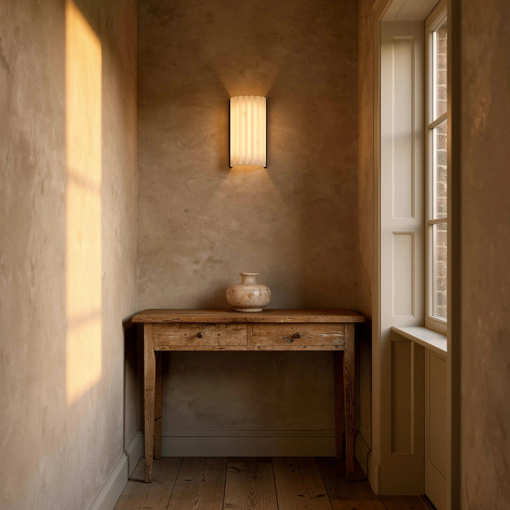 Hida | Gegroefde albast wandlamp